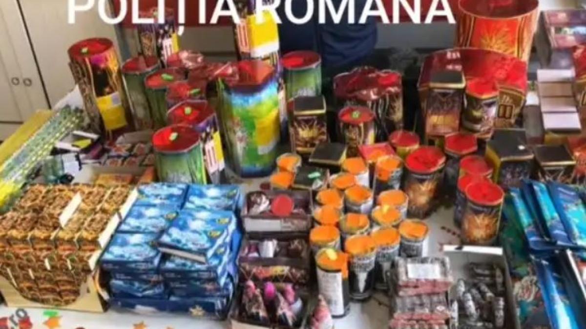perchezitii-la-domiciliile-unor-romani--peste-7-tone-de-articole-pirotehnice--gasite-de-politisti--au-fost-confiscate