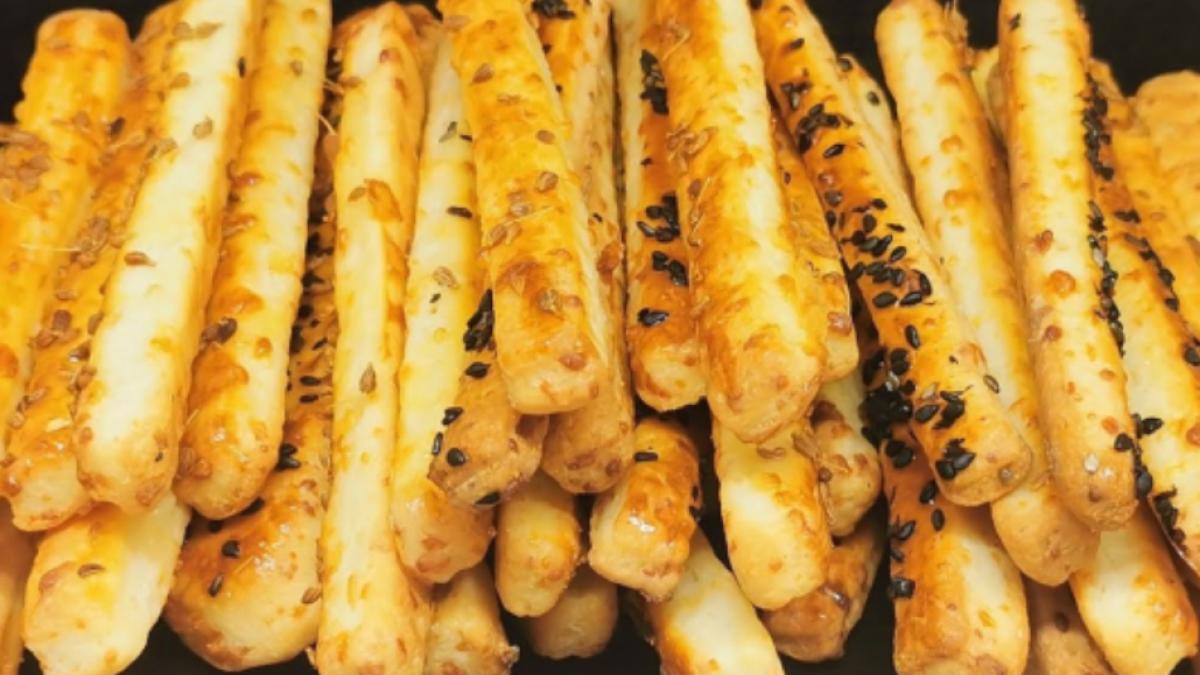 saratele-fragede-cu-chimen--susan--sau-cascaval-ras---reteta-rapida