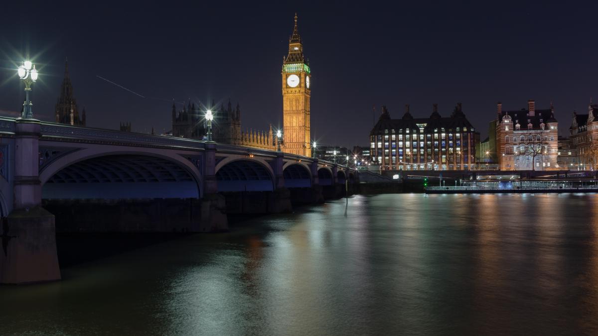 focurile-de-artificii-au-revenit-la-londra-iprc-ccprc-82n-contextul-petrecerilor-reduse