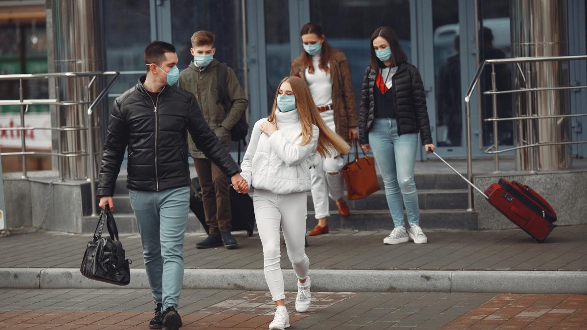 coronavirus-pasageri-aeroport-masca-protectie-ilustrativ-freepik-13-01-2021-2