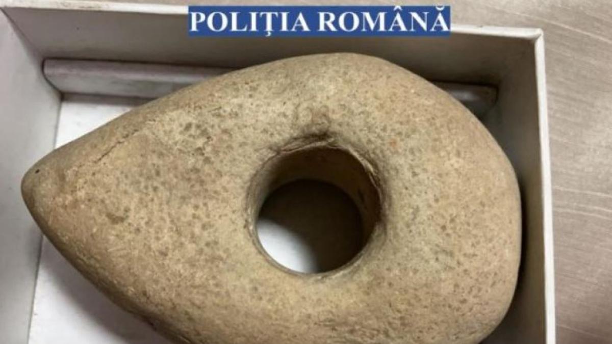 un-roman-a-vrut-sa-vanda-un-artefact-de-peste-6-000-de-ani--pe-care-il-detinea-ilegal
