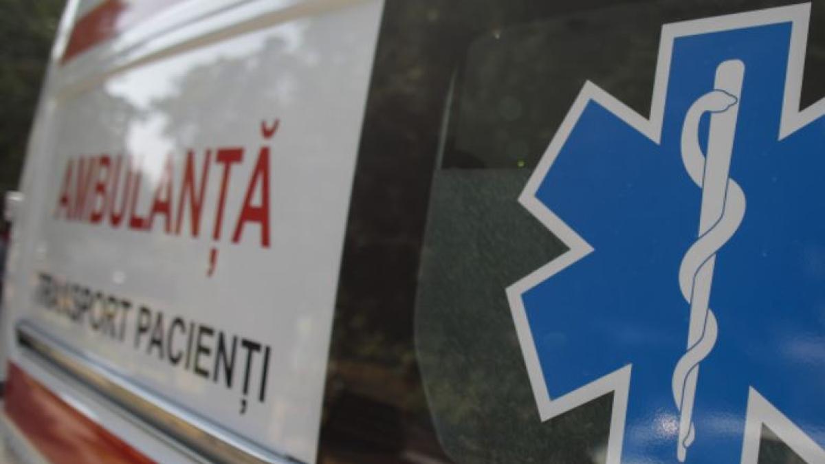 un-roman-s-a-lovit-la-cap-in-timp-ce-si-urmarea-sotia-cu-un-topor