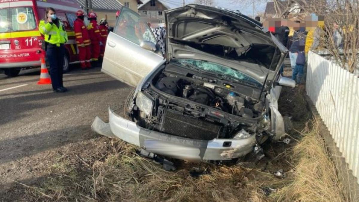 doi-romani--loviti-de-o-masina-scapata-de-sub-control--victimele-au-ajuns-in-stare-grava-la-spital-sursa---isu-suceava