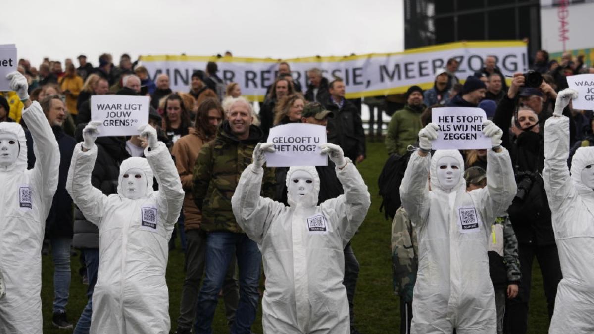 protest-de-amploare-la-amsterdam--politprc-ccprc-a6ia-a-intervenit-politprc-ccprc-a7ia-sprc-ccprc-a6i-a-dispersat-multprc-ccprc-a6imea