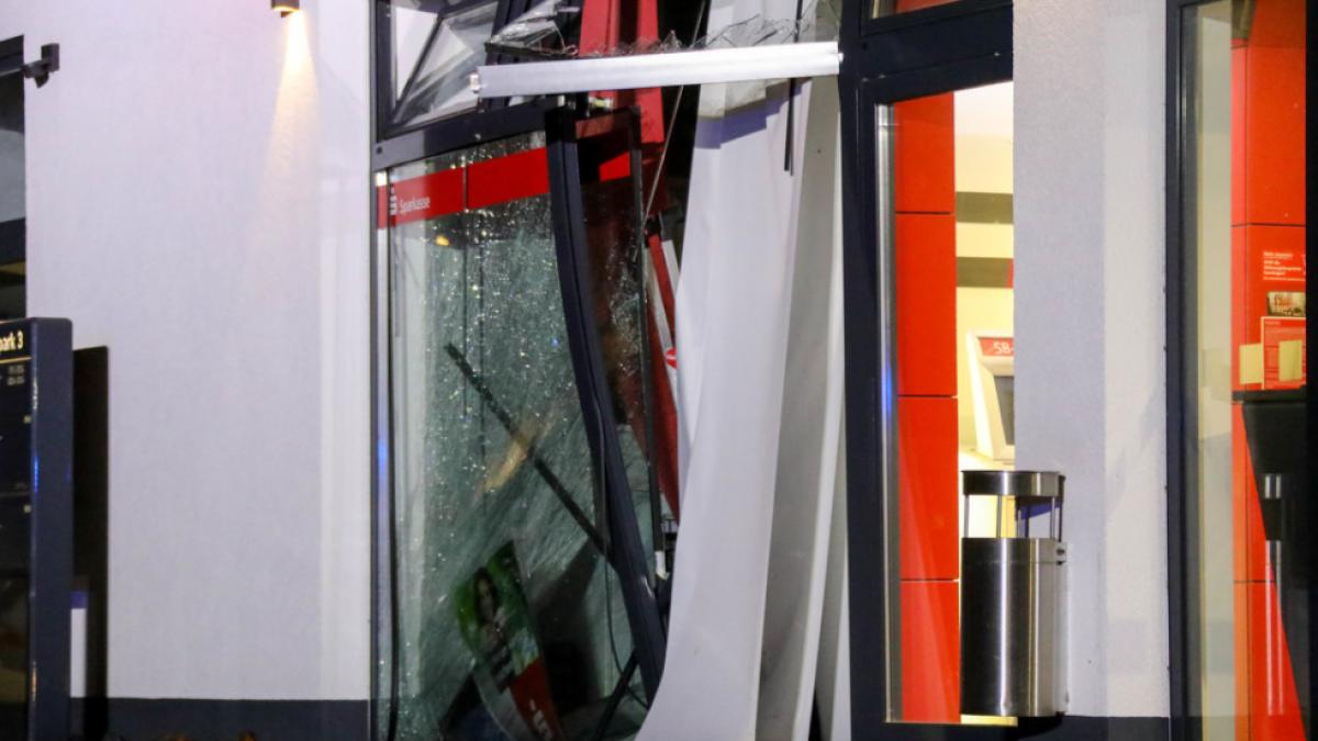 bancomat-aruncat-in-aer-in-germania