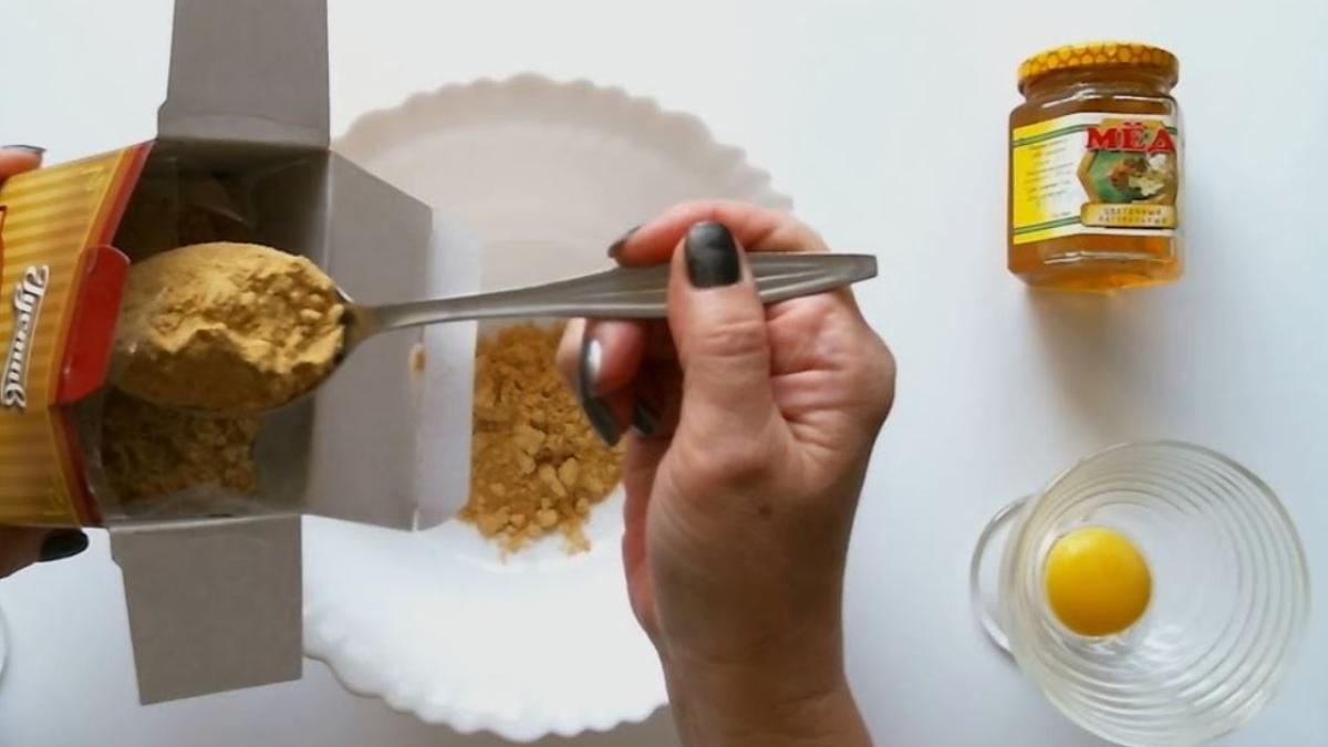 cel-mai-bun-tratament--facut-in-casa--pentru-cresterea-parului-ai-nevoie-de-mustar--ulei-de-masline-si-un-galbenus-de-ou