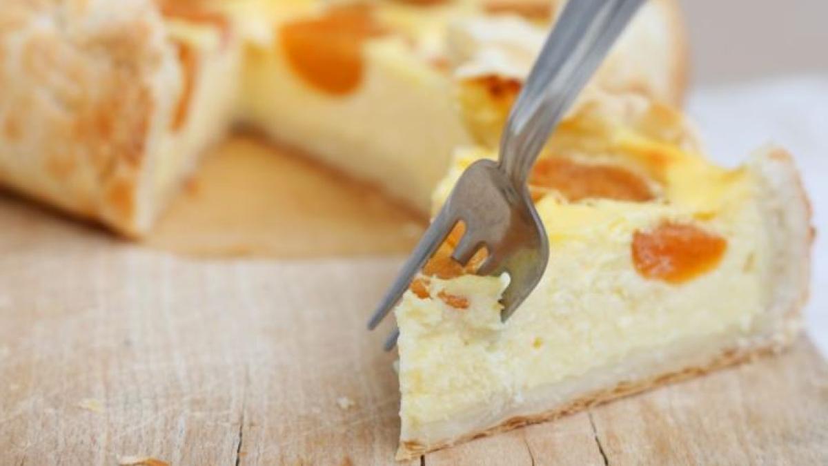 tarta-cu-ricotta-si-caise-uscate--simpla-si-delicioasa--un-desert-care-va-disparea-rapid-de-pe-masa