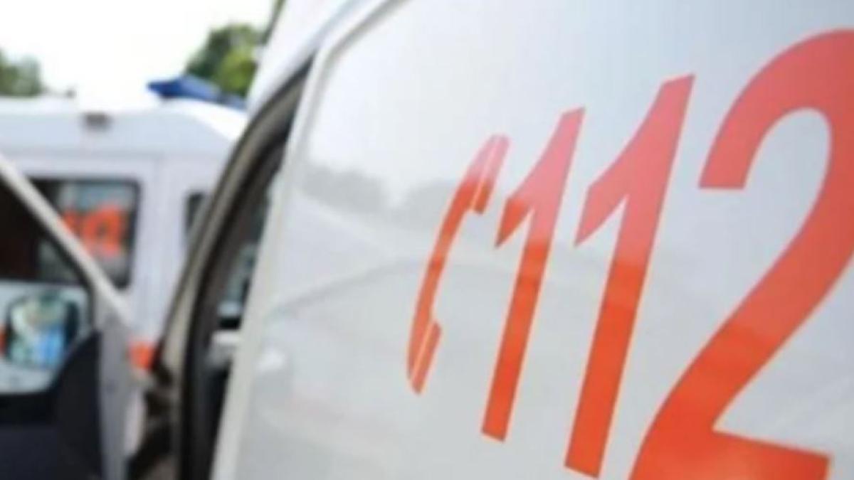 un-tata-s-a-aruncat-de-la-etajul-4-cu-fiul-sau-in-brate--barbatul-a-murit-la-spital--iar-minorul-e-in-stare-grava