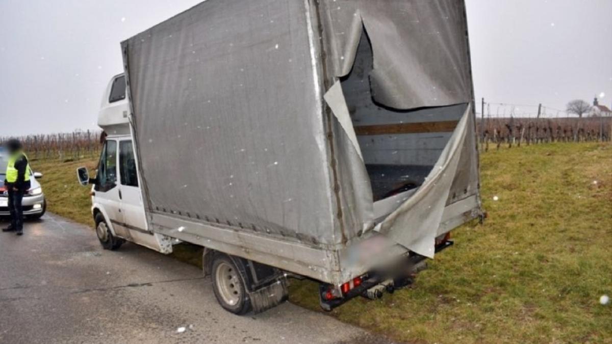 politia-de-frontiera-a-deschis-focul-asupra-unui-camion-cu-migranti-care-nu-a-oprit-la-granita