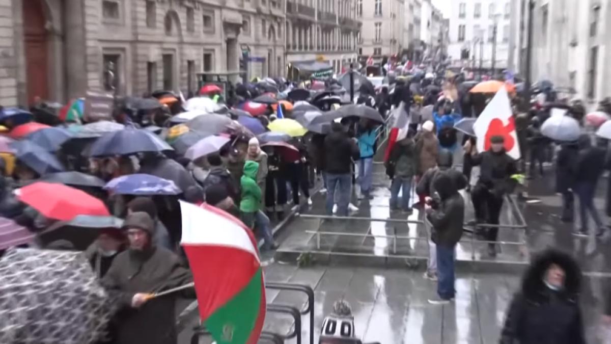 proteste-franta-anti-vaccin-macron