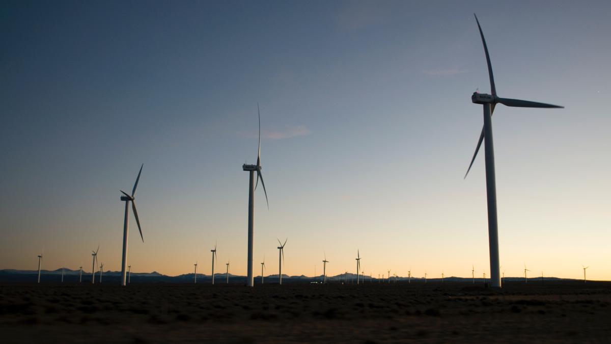 turbinele-eoliene-din-romaprc-ccprc-82nia-produc-energie-caprc-ccprc-82t-trei-reactoare-nucleare