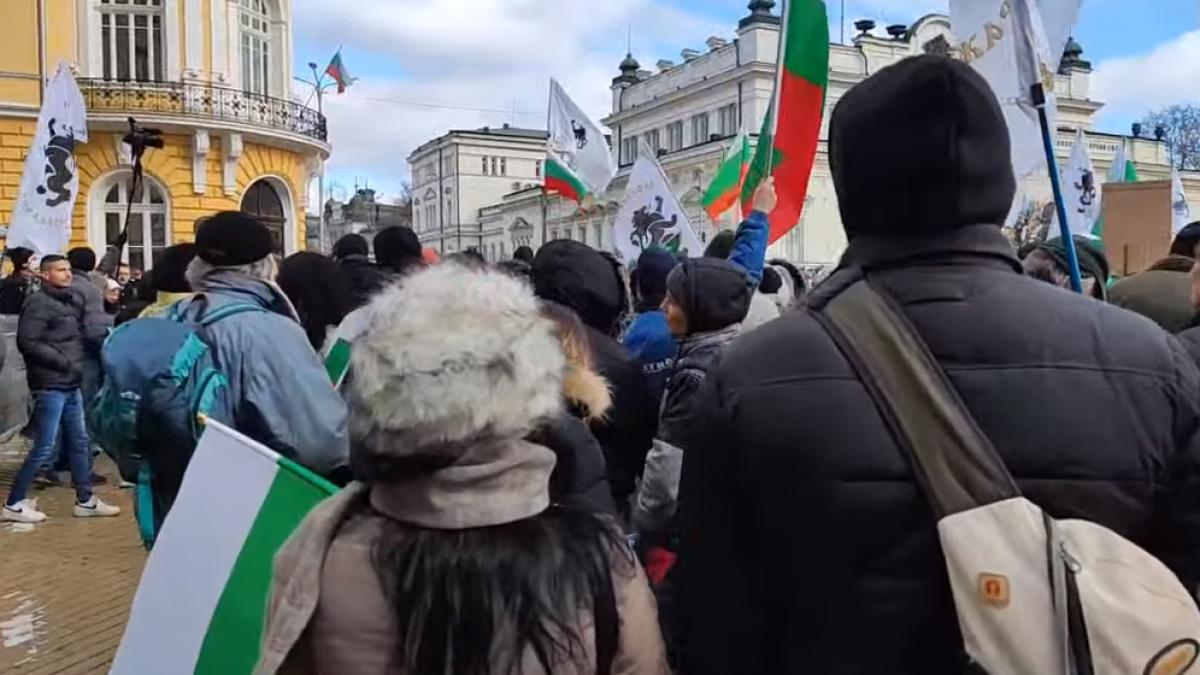 proteste-bulgaria-certificat-covid-parlament