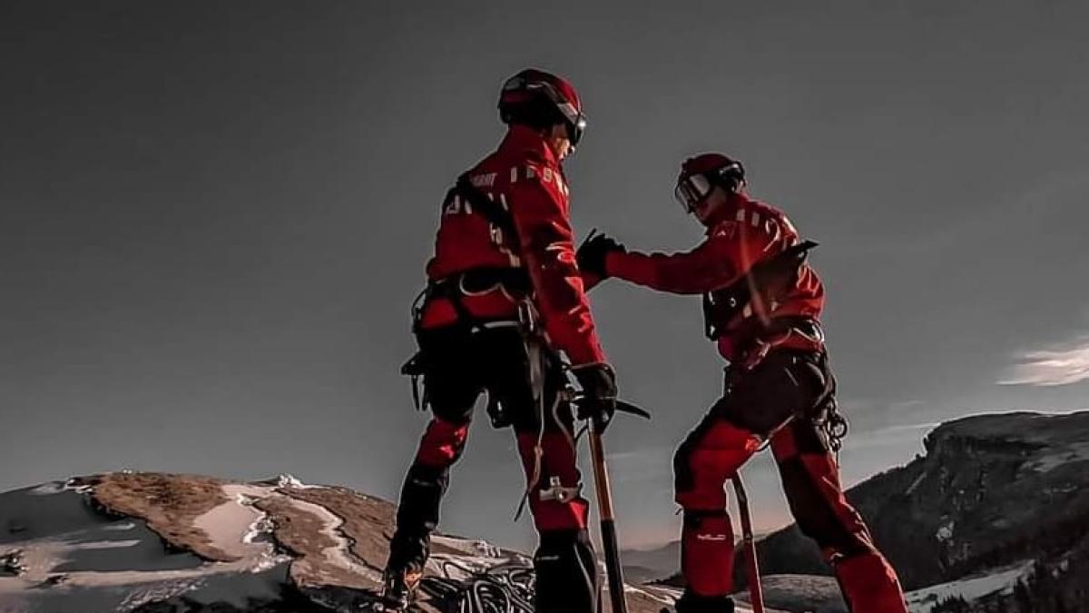 turisprc-ccprc-a7ti-surprinsprc-ccprc-a7i-de-o-avalansprc-ccprc-a7aprc-ccprc-86-iprc-ccprc-82n-zona-vaprc-ccprc-82rfului-negoiu--salvamontisprc-ccprc-a7tii-intervin