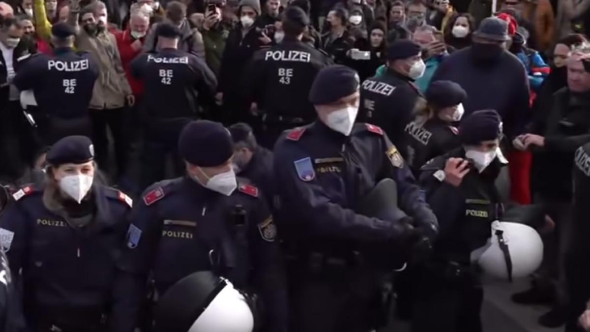 austria--mii-de-persoane-protesteaza-la-viena-impotriva-vaccinarii-obligatorii