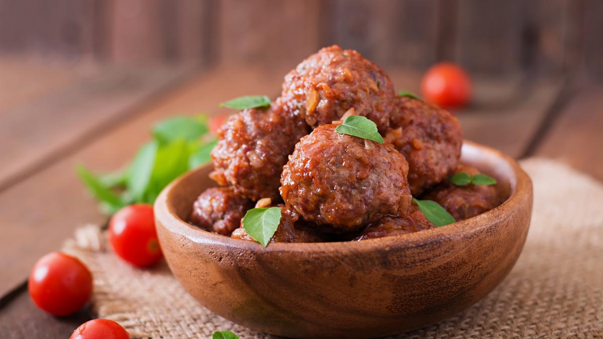 chiftele-suculente-cu-sos-la-cuptor--fara-prajire--trucuri-secrete-pentru-a-le-face-perfecte