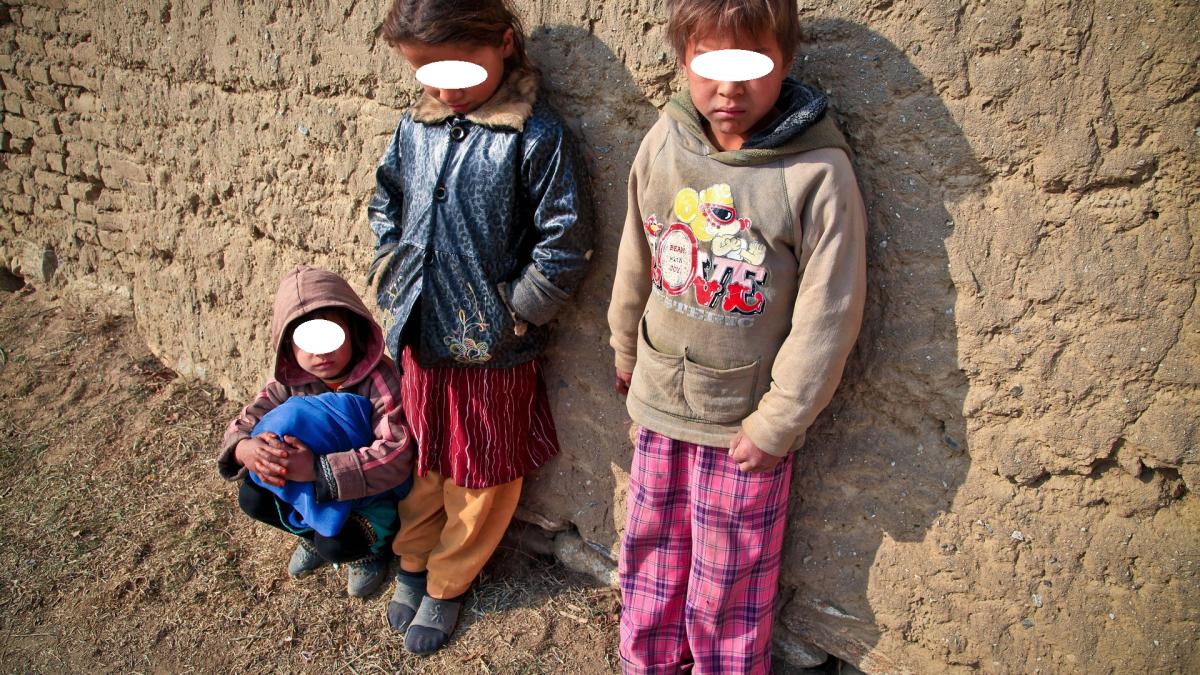 spania--trei-fratiori-romani--maltratati-si-neglijati-de-parinti--unul-dintre-ei-a-ajuns-cu-bratul-rupt-la-spital--prc-e2prc-80prc-9epedepse-fizice-foarte-dureprc-e2prc-80prc-9c