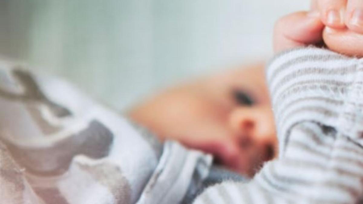 bebelus_uitat_afara_rusia