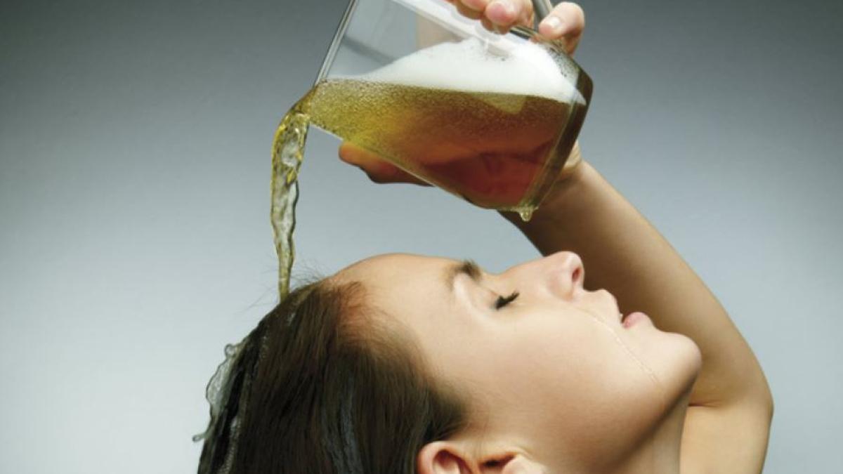 masca-pentru-cresterea-parului--ai-nevoie-de-o-bere--o-banana-si-putina-miere--vezi-reteta-pas-cu-pas