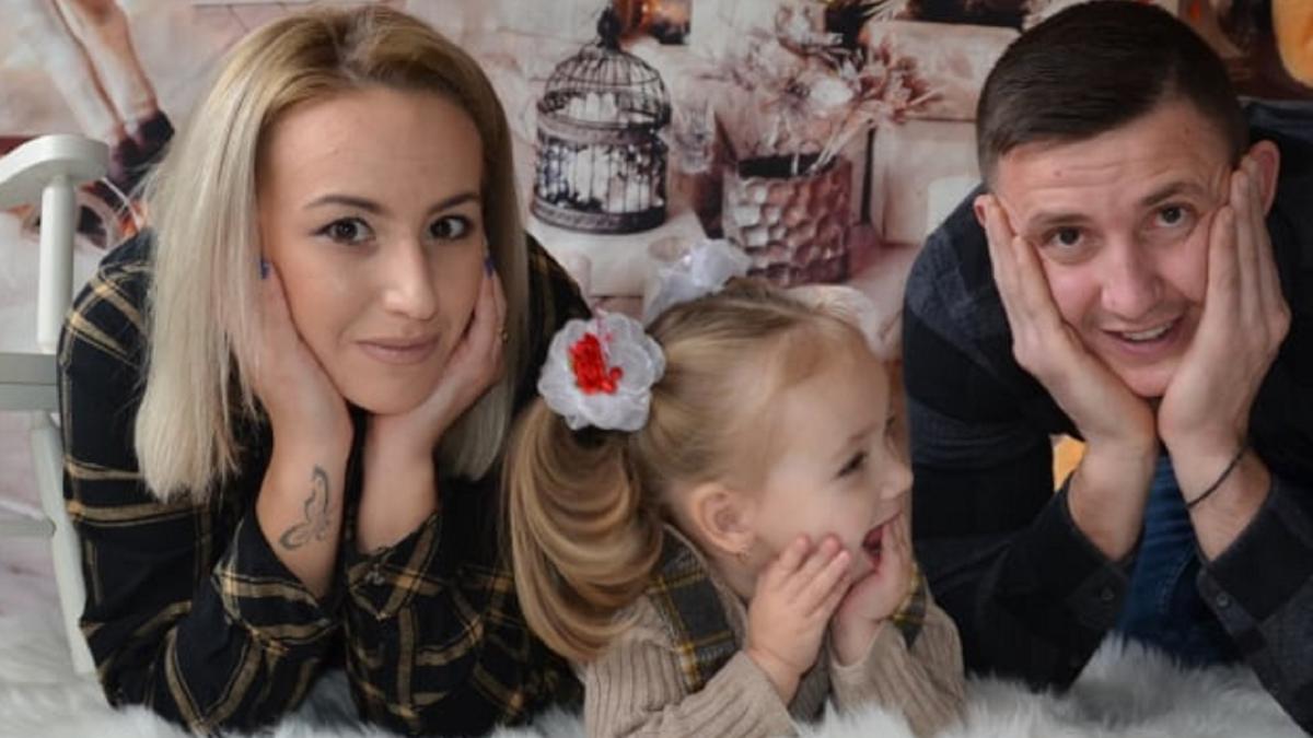 belgia--povestea-elenei-si-a-lui-mihai--care-au-decis-sa-investeasca-in-ceva-care-sa-fie-cu-folos-pentru-romani-prc-e2prc-80prc-9evrem-sa-facem-o-bucurie-pentru-toti-cei-care-ne-trec-pragulprc-e2prc-80prc-9d-1