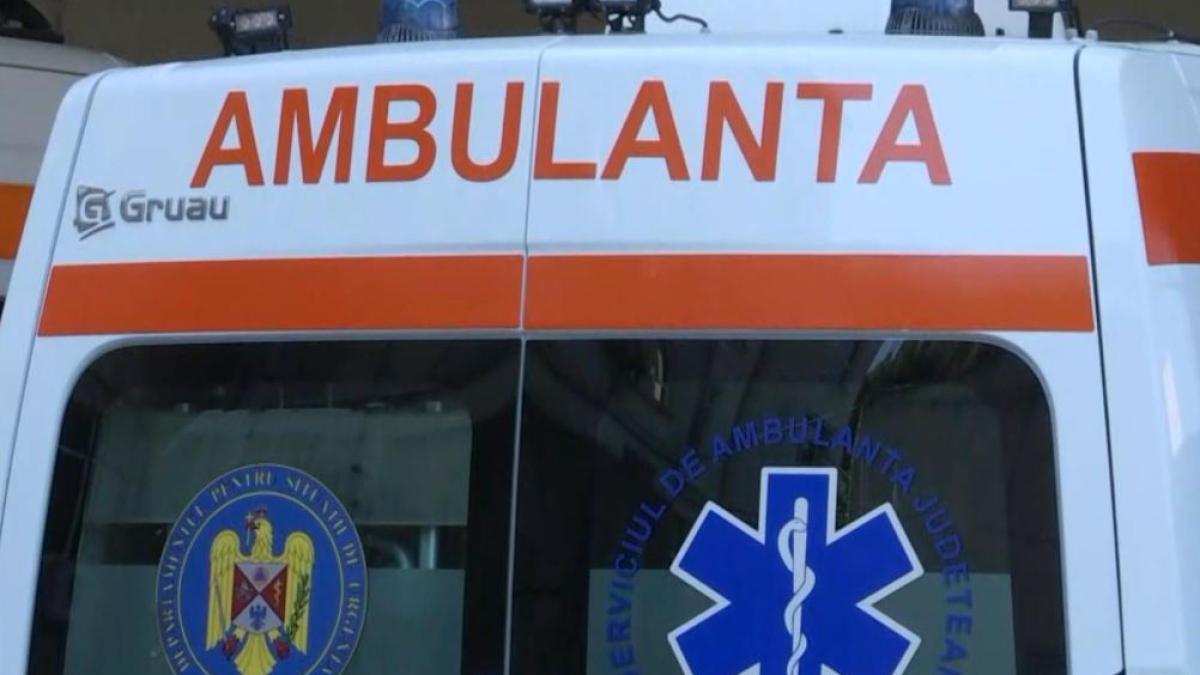 romanca--la-un-pas-sa-fie-omorata-de-un-sofer-polonez--impact-intre-un-automobil-si-un-tractor