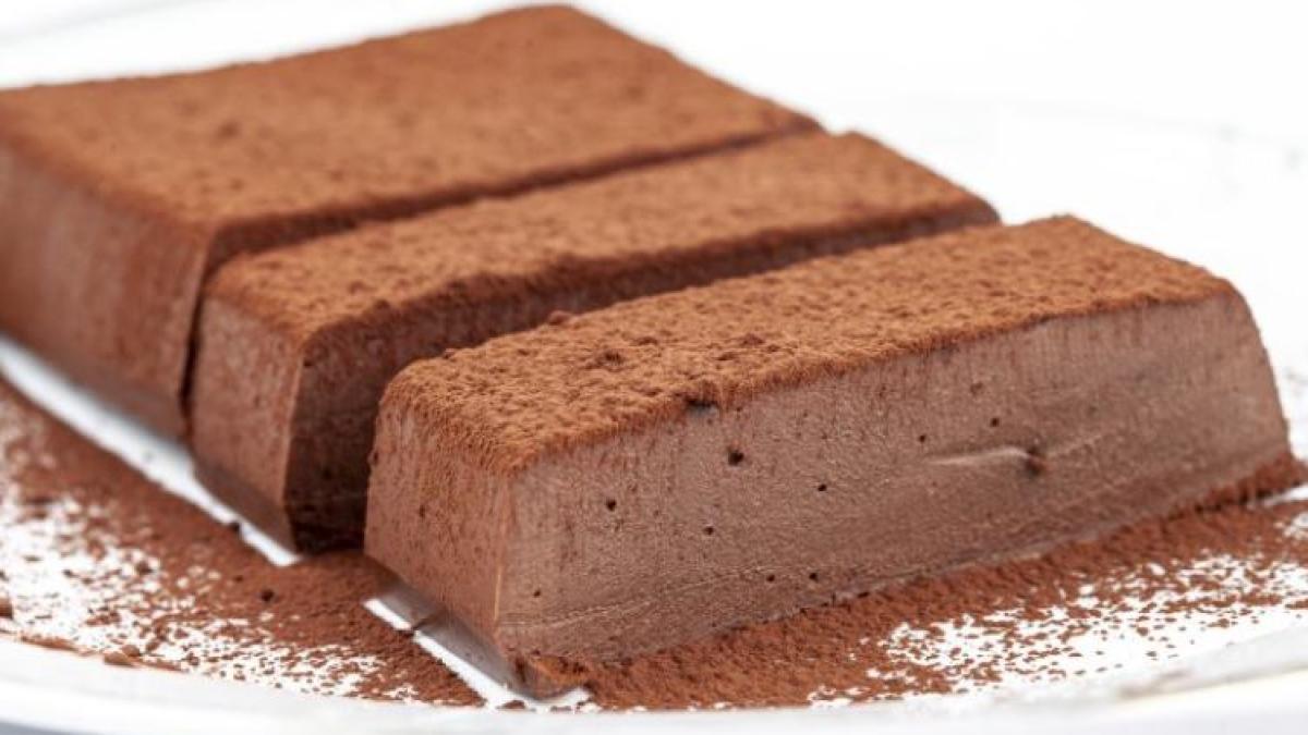 tort-de-ciocolata-din-doar-doua-ingrediente--un-desert-senzational-fara-faina--unt--oua-si-lapte