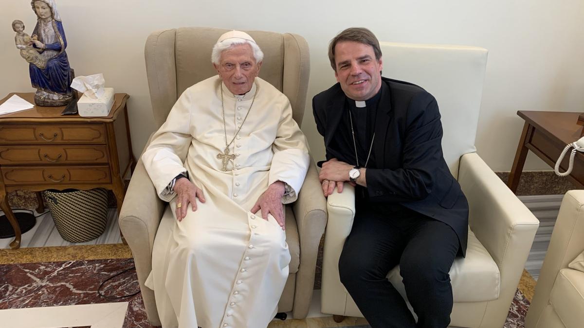 fostul-papaprc-ccprc-86-benedict-recunoasprc-ccprc-a7te-o-maprc-ccprc-86rturie-eronataprc-ccprc-86-iprc-ccprc-82ntr-un-caz-de-abuzuri-din-germania