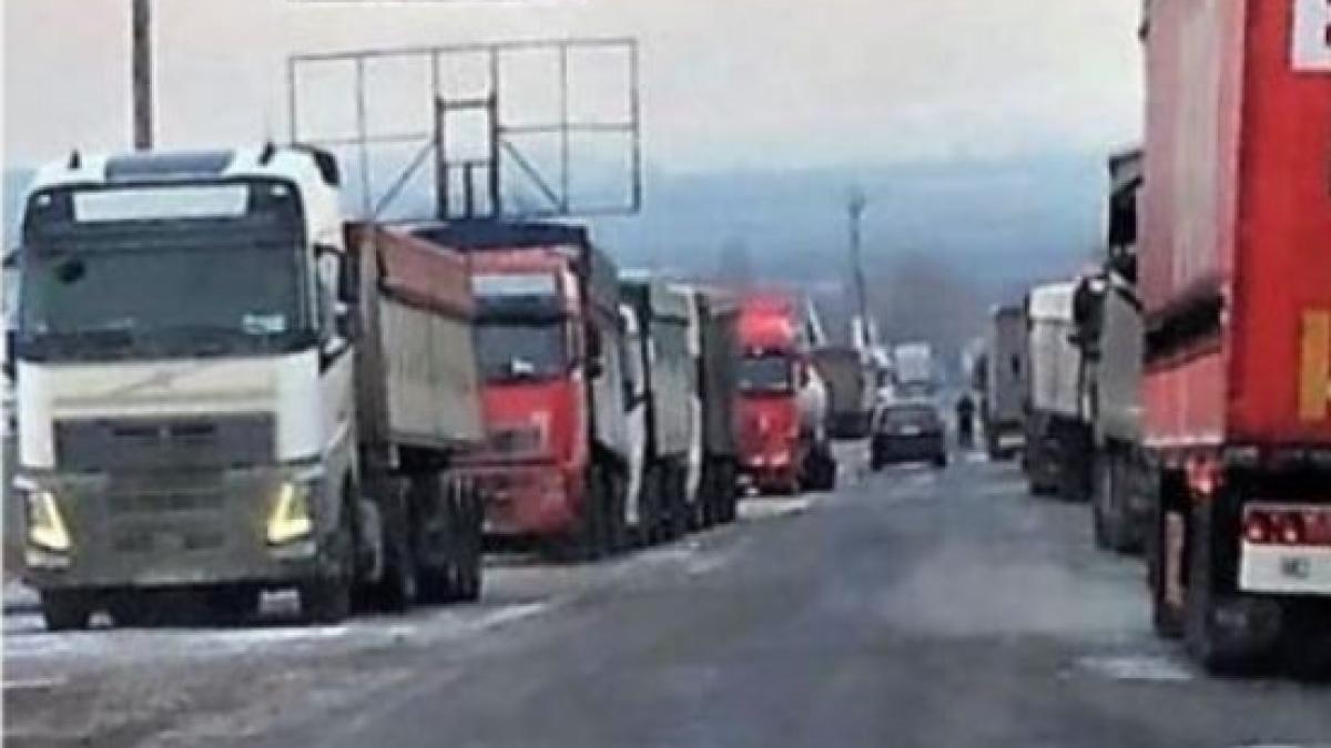 aglomeratie-la-iesirea-din-romania--zeci-de-camioane--blocate-la-vama-giurgiulesti---galati