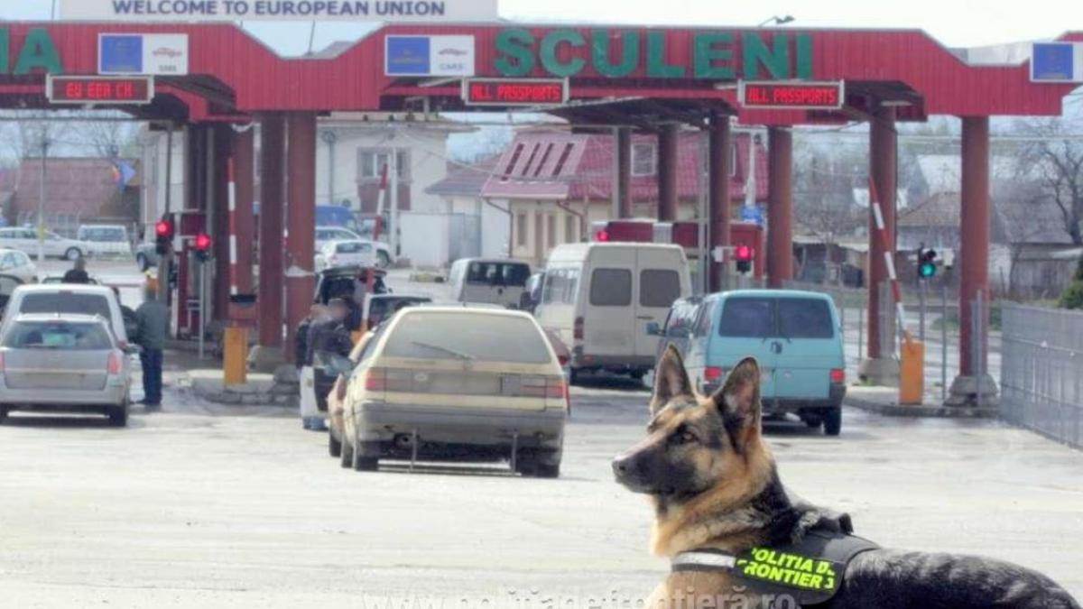 autocar--care-venea-la-bucuresti--verificat-la-intrarea-in-tara--soferul--luat-la-intrebari-si-tras-acum-la-raspundere