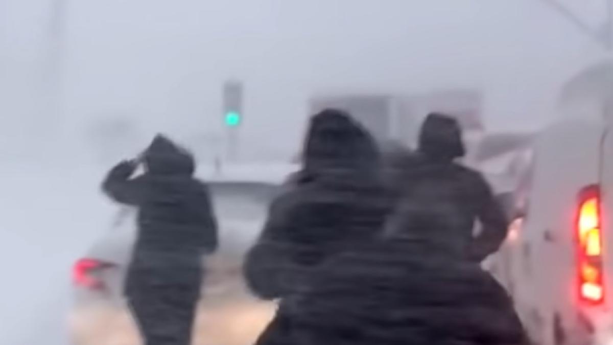 ninsori-puternice-si-blocaje-in-transport--in-turcia--mae--atentionare-de-calatorie