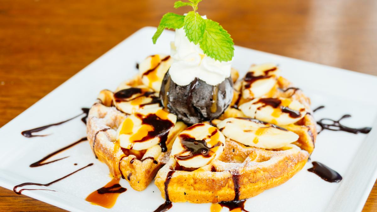 super-pufoasa--pregateste-celebra-reteta-de-prajitura-cu-banane-cu-un-singur-ou--fara-cuptor