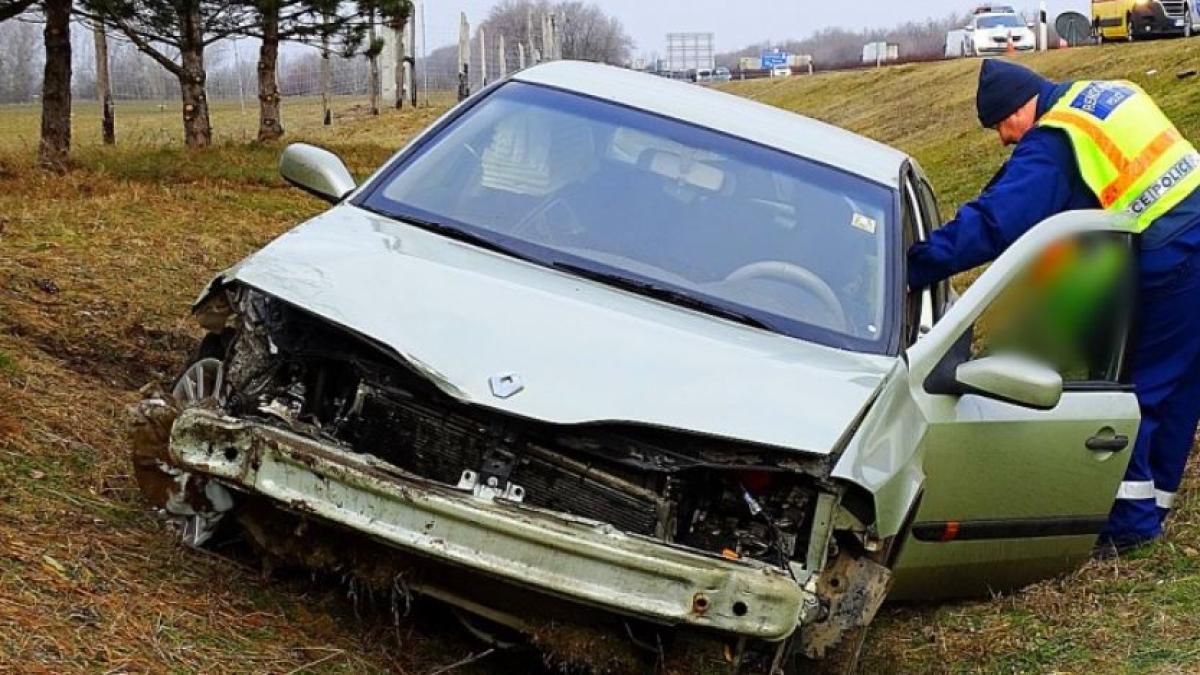 ungaria--un-sofer-roman-s-a-rasturnat-cu-masina-intr-un-sant-de-pe-autostrada-m5