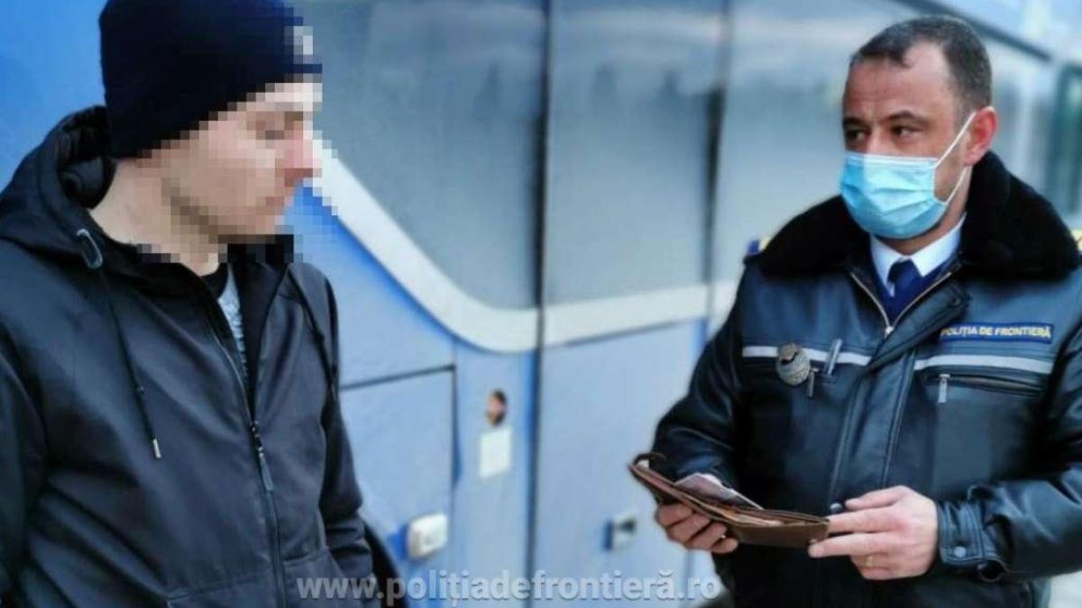 autocar-cu-romani--oprit-la-frontiera--un-pasager-s-a-ales-cu-dosar-penal--dupa-ce-a-fost-perchizitionat-de-politisti