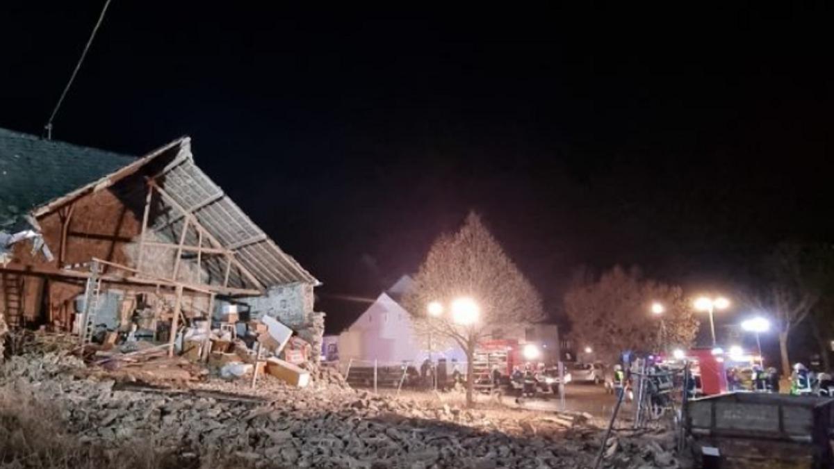 germania--o-familie-de-romani-a-ramas-pe-drumuri-dupa-ce-casa-lor-s-a-prabusit--abia-ce-au-cumparat-o--iar-autoritatile-nu-isi-explica-de-ce-a-cazut