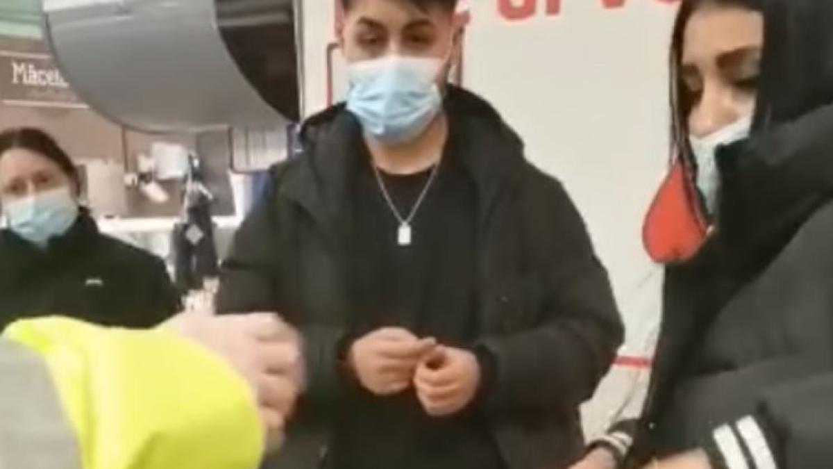 doi-tineri--prinsi-la-furat-intr-un-supermarket-din-dambovita--hotii-purtau-haine-cu-buzunare-interioare--in-care-au-ascuns-prad