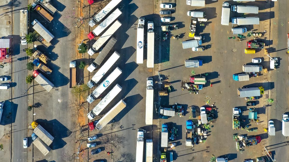 italia--sofer-roman-de-tir--accidentat-grav-de-propriul-camion--intr-o-parcare--tanarul-se-zbate-intre-viata-si-moarte-la-spital