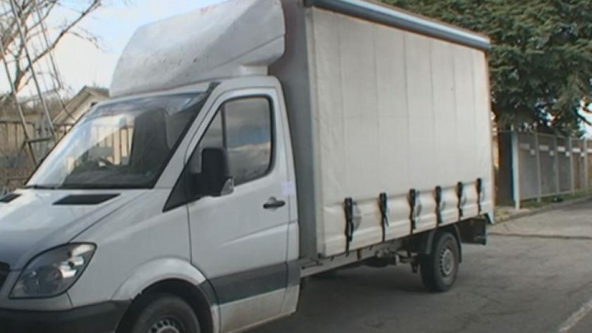 camion-abandonat--depistat-de-politistii-din-bulgaria--zeci-de-migranti--unii-cu-simptome-de-asfixie--salvati-de-oamenii-legii
