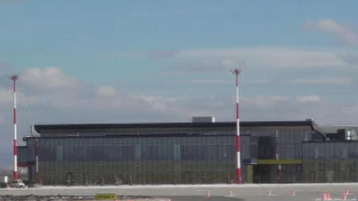 premiera-in-romania-aeroportul-international-brasov-ar-putea-fi-inaugurat-pe-1-noiembrie--va-fi-dotat-cu-turn-de-control-virtual