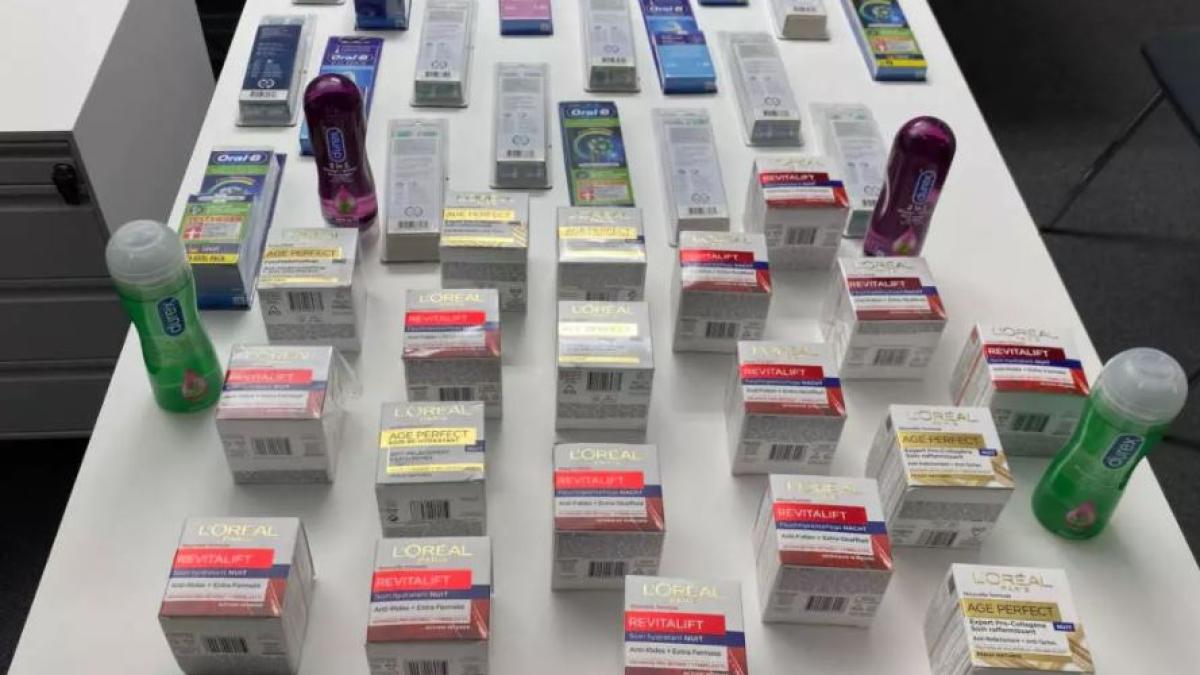 doi-romani--expulzati-din-elvetia--iar-o-conationala-a-ajuns-direct-dupa-gratii--politistilor-nu-le-a-venit-sa-creada-ce-aveau-in-masina