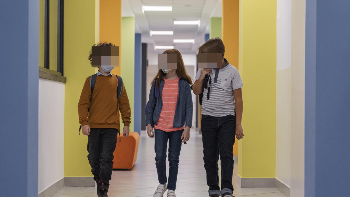 franta--elevi-romani--sechestrati-de-proprii-profesori--acuzatii-grave-rapire-in-banda-organizata--violenta--privare-de-ingrijire-si-hrana