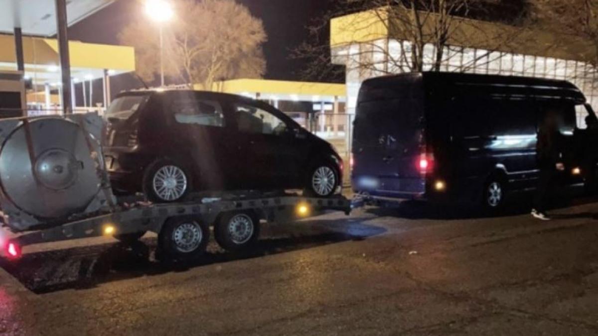 ungaria--doi-romani--amendati-de-politistii-maghiari-de-frontiera--soferii-nu-respectat-o-regula-importanta-de-trafic