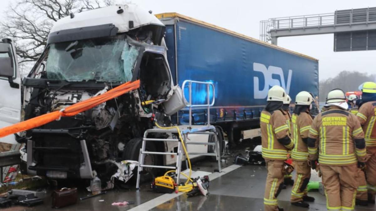 germania--sofer-roman-de-camion--mort-pe-loc--intr-un-grav-accident-rutier--cabina-tirului--zdrobita-in-impactul-devastator