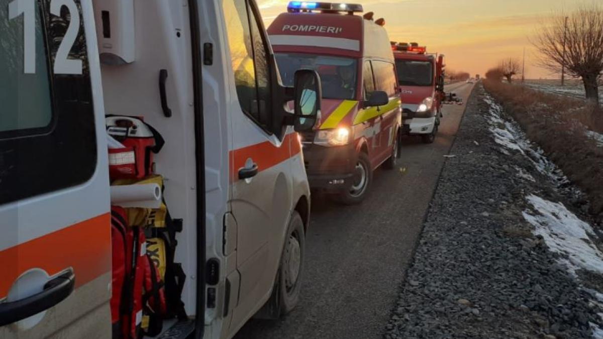 masina--strivita-de-un-tir--pe-sensul-de-mers-arad-nadlac--doua-persoane-au-fost-ranite