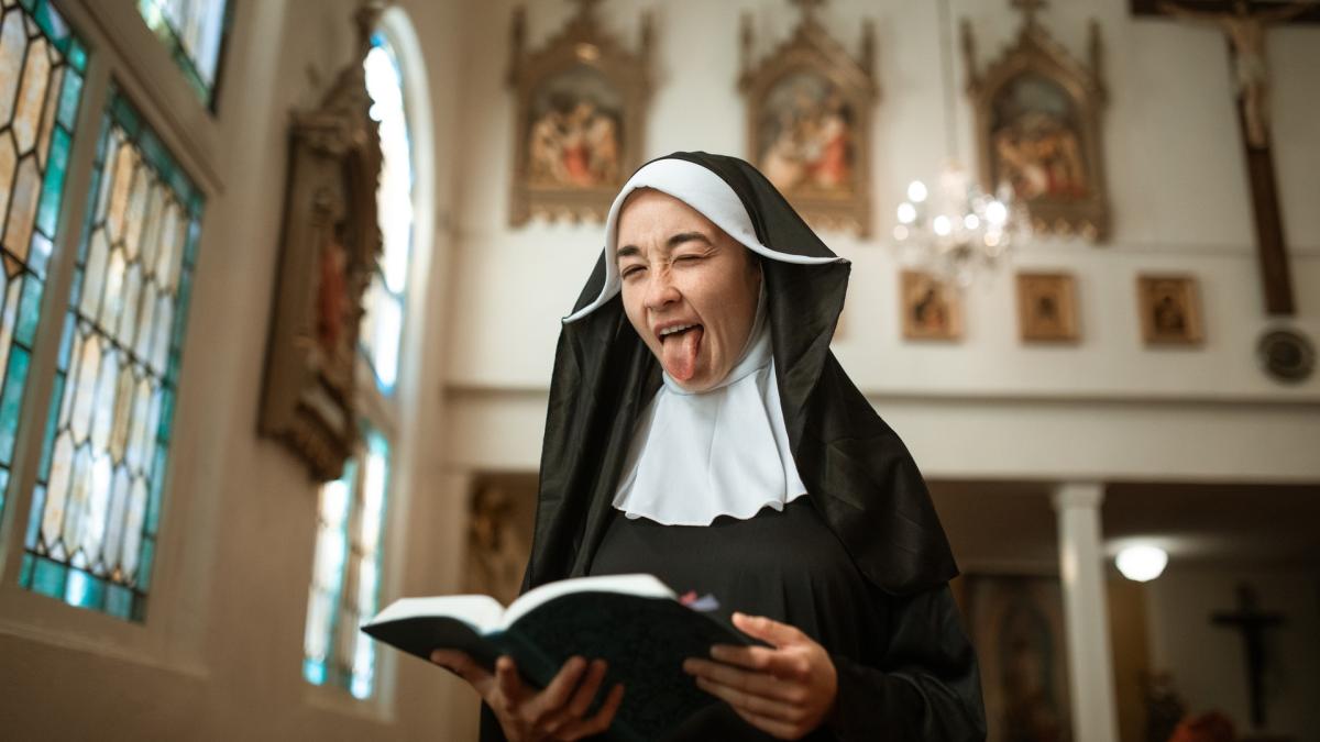 calugarita-calugar-biserica-catolica