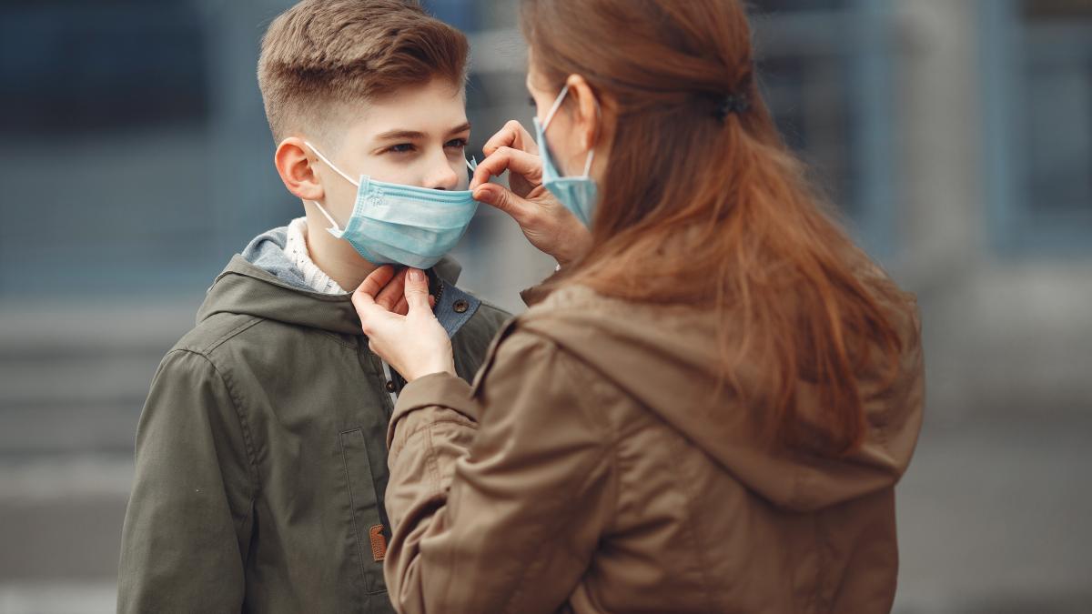 mastile-de-protectie-purtate-de-cei-vaccinati--gheorghita-spune-ca-nu-trebuie-renuntat-la-ele