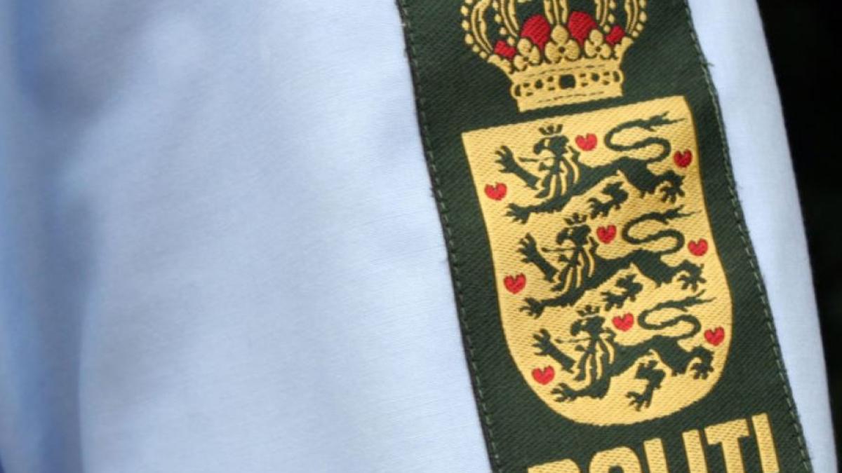 danemarca--roman--prins-cu-buzunarele-pline-de-rujuri-si-rimele--a-facut-circ-intr-un-magazin