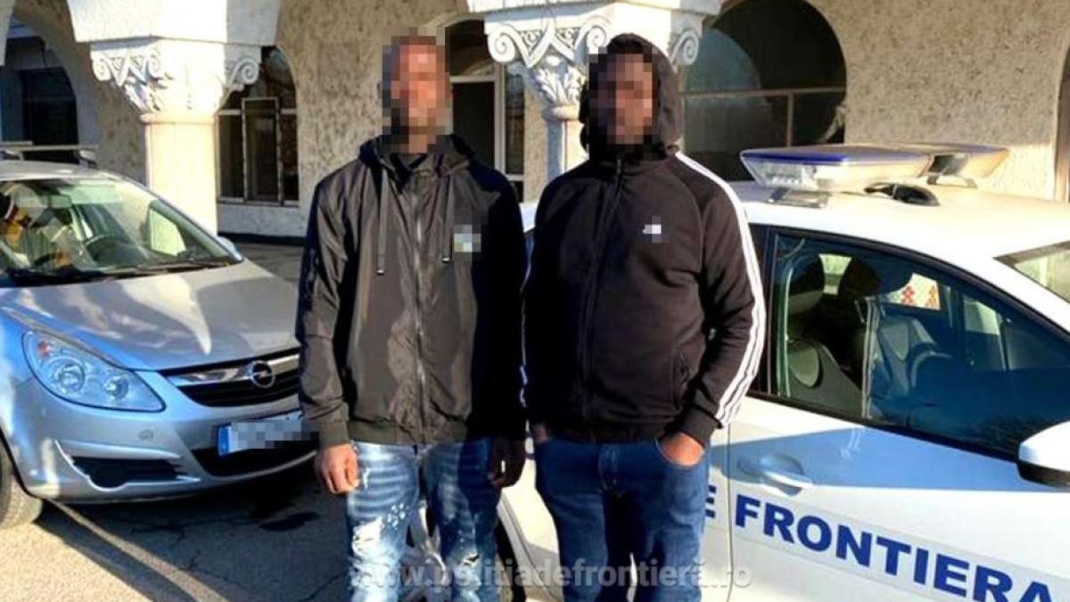 doi-barbati-au-incercat-sa-insele-vigilenta-politistilor-de-frontiera-si-s-au-legitimat-cu-actele-alor-persoane