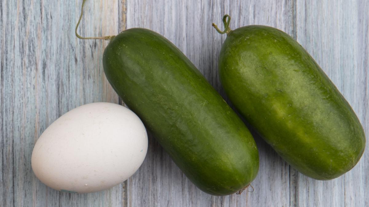 trucuri-pe-care-sa-le-faci-doar-noaptea-razuieste-un-castravete-si-amesteca-l-cu-un-albus-de-ou--iti-vei-multumi-dimineata-3