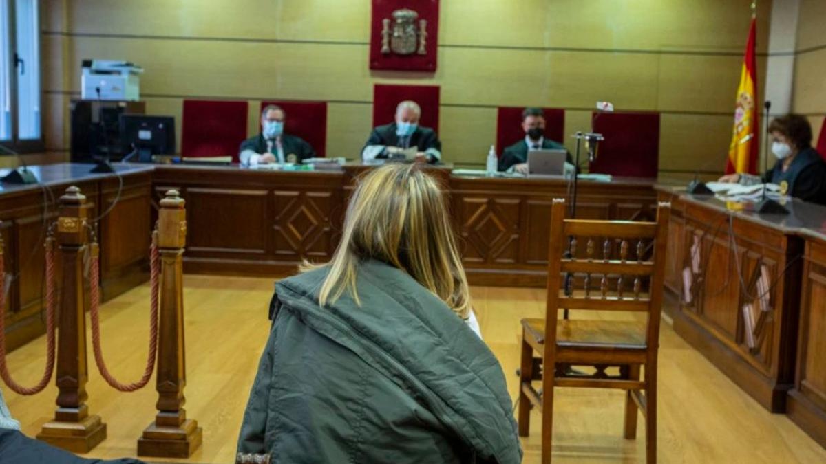 spania--o-romanca-a-incercat-sa-i-arda-de-vii-pe-sot-si-pe-cele-doua-fiice-minore--pedeapsa-exemplara-pentru-criminala