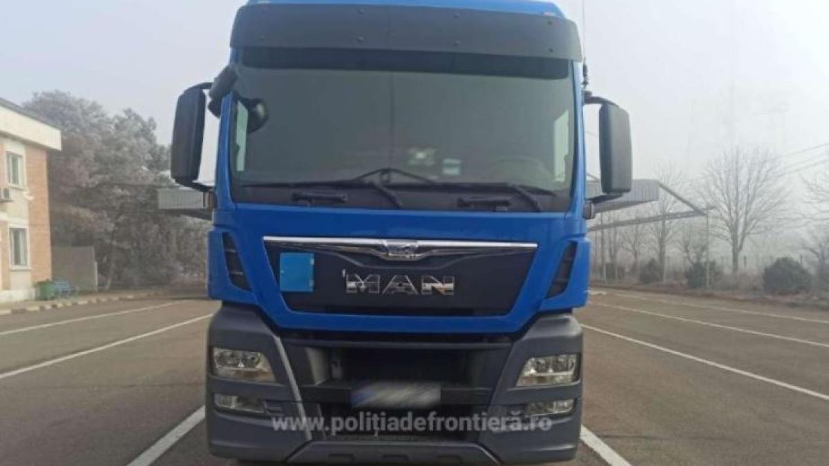 camion--furat-din-belgia--oprit-in-vama-albita--soferul--luat-de-intrebari--iar-mastodontul-a-fost-confiscat