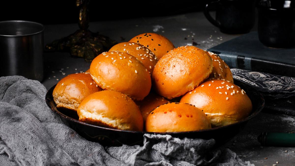 chifle-cu-branza--incomparabil-de-pufoase--asa-ceva-nu-se-refuza-se-prepara-rapid-si-se-mananca-si-mai-rapid